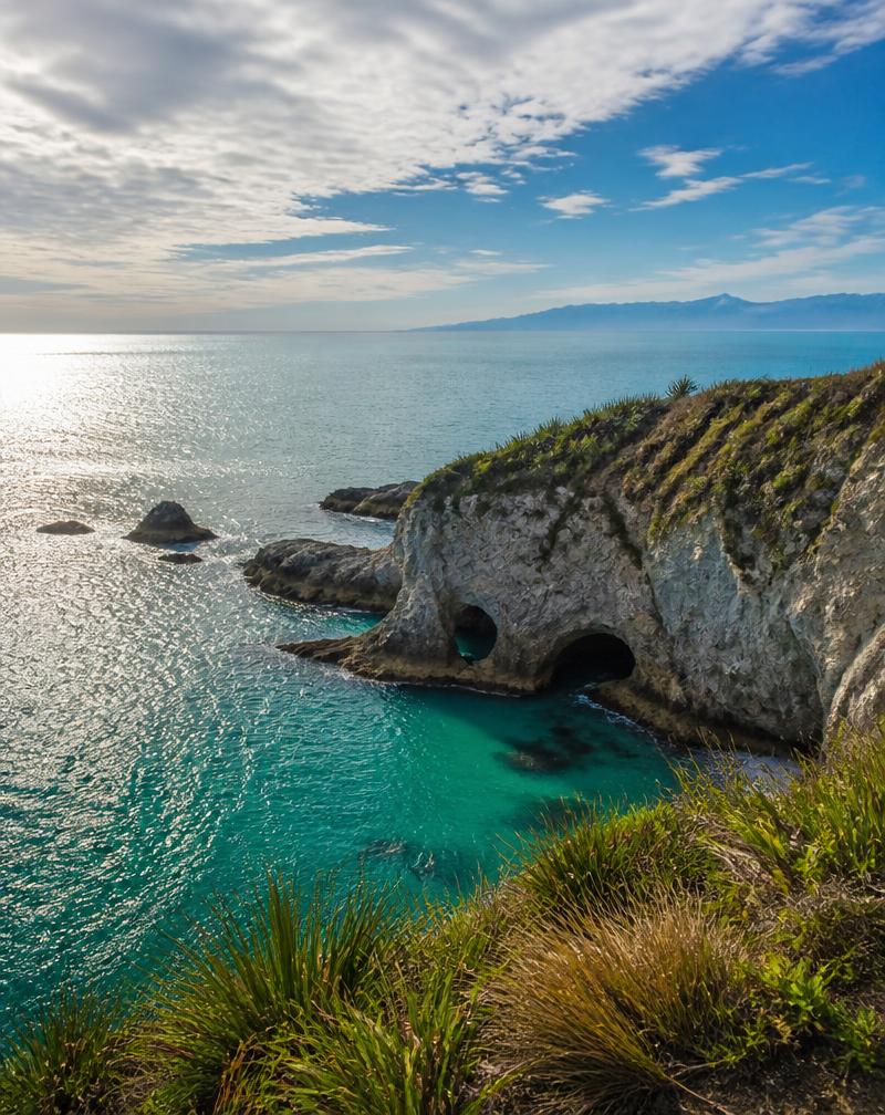 Turquoise ocean and limestone cliffs on the Kaikōura coastline